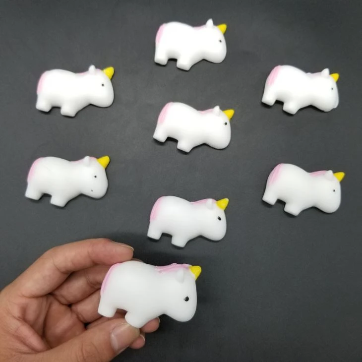 もちもちユニコーンおもちゃ